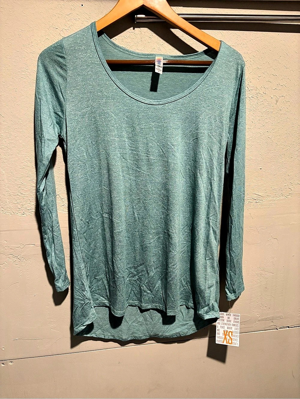 LuLaRoe Lynnae Long Sleeve Top in Green XS